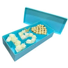Caja 15 años con rosas importadas y bombones rocher